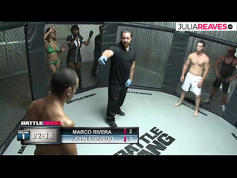 ❤️ Ultimate Fighter ቀለበቱ ውስጥ ከተጣላ በኋላ አንዲት ቁጥር ሴትን ትበዳለች። ❤❌ በእኛ ❌️❤